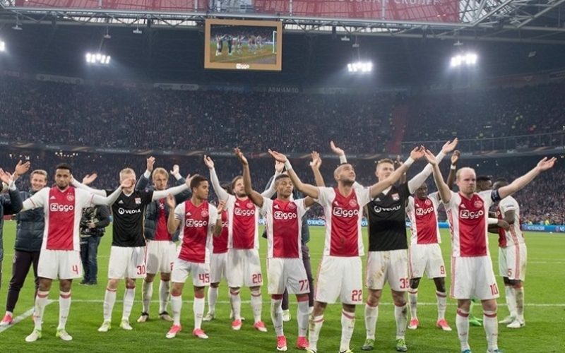 Manchester United y Ajax, un paso adelante