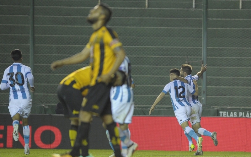 Racing sufri y se meti en 16avos de final