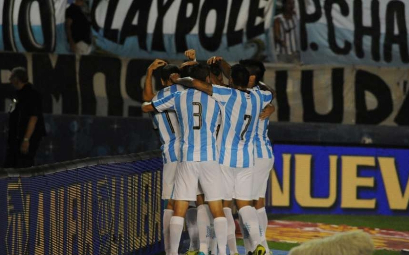 Racing super a Boca por 4-2