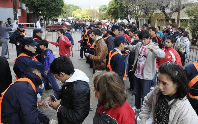 Derecho de admisin: El primer paso en contra de la violencia en el ftbol argentino