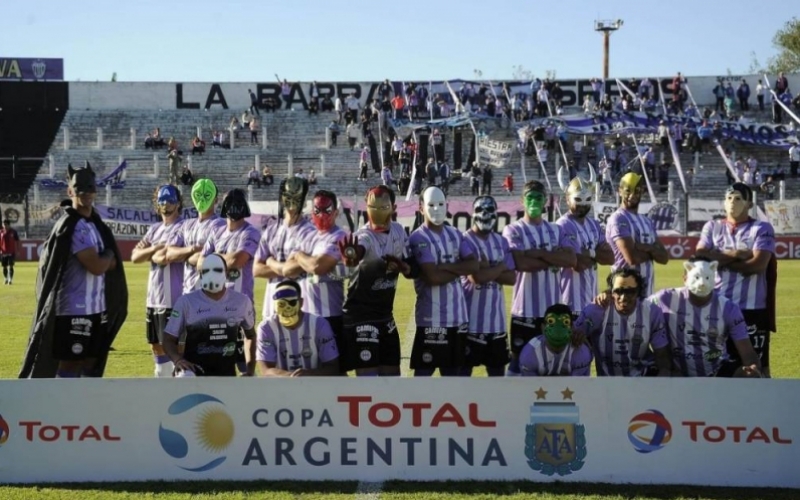 Le sac chispas al torneo y ya est en la B