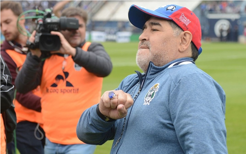 Diego Maradona versus Estudiantes LP